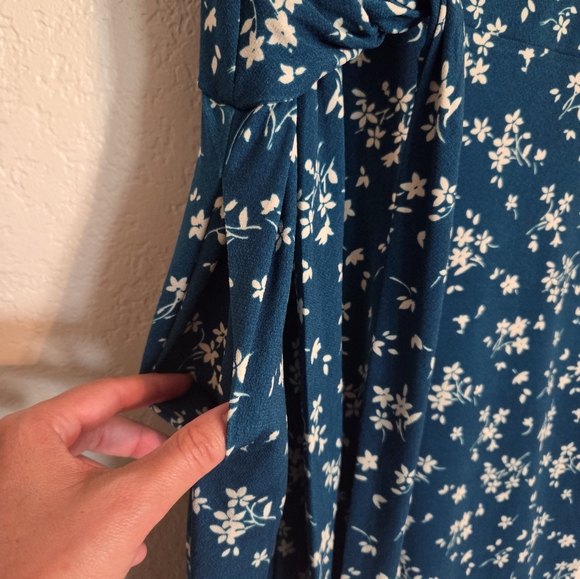 Kaileigh Floral Blue Dress SzXL - Picture 3 of 11